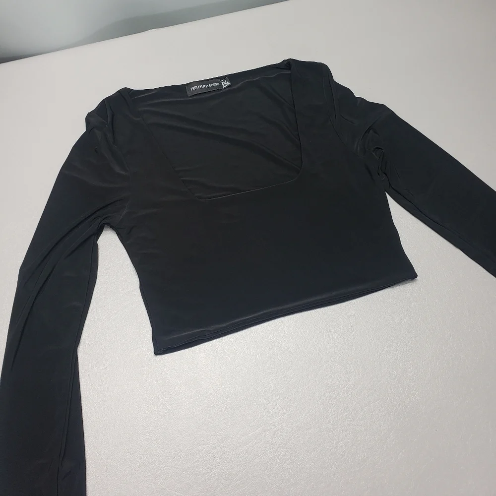 prettylittlething solid black boat neck long sleeve crop top women's 4